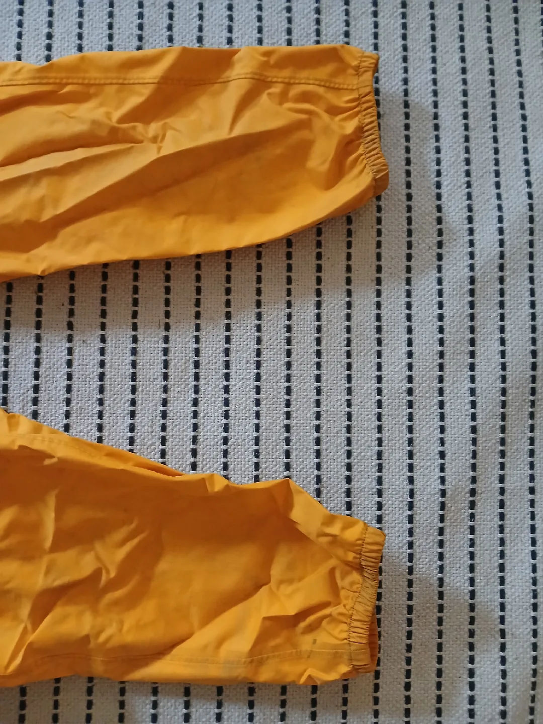 Mountain Equipment Co-op Child's Rain Suit - Size 6 image indicator(4)