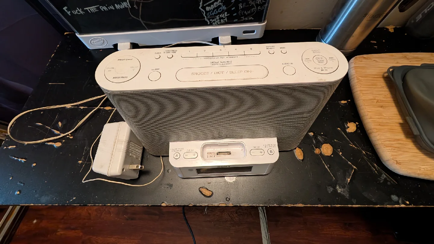 Sony ICF-CS10iP FM/AM Clock Radio image indicator(4)