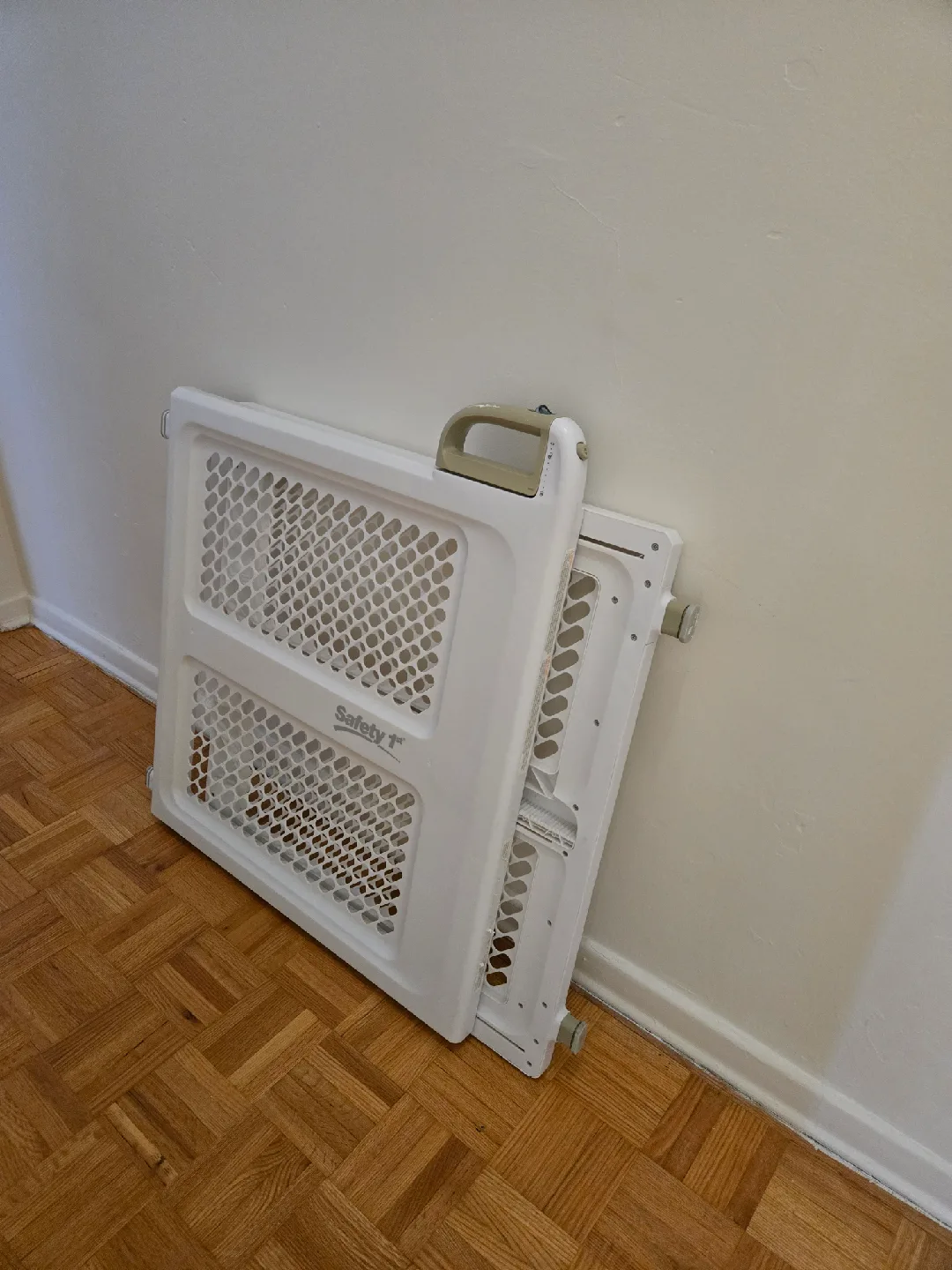Safety 1st Baby Gate - White image indicator(2)