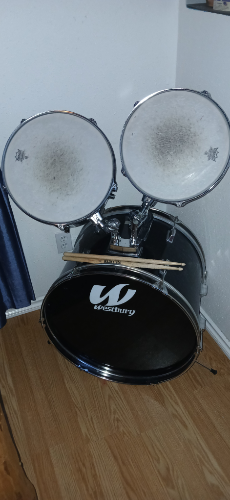 Westbury Drum Set with Sticks