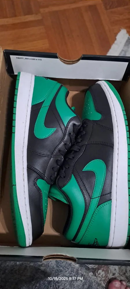 Air Jordan 1 Low Lucky Green Size 9.5 thumbnail