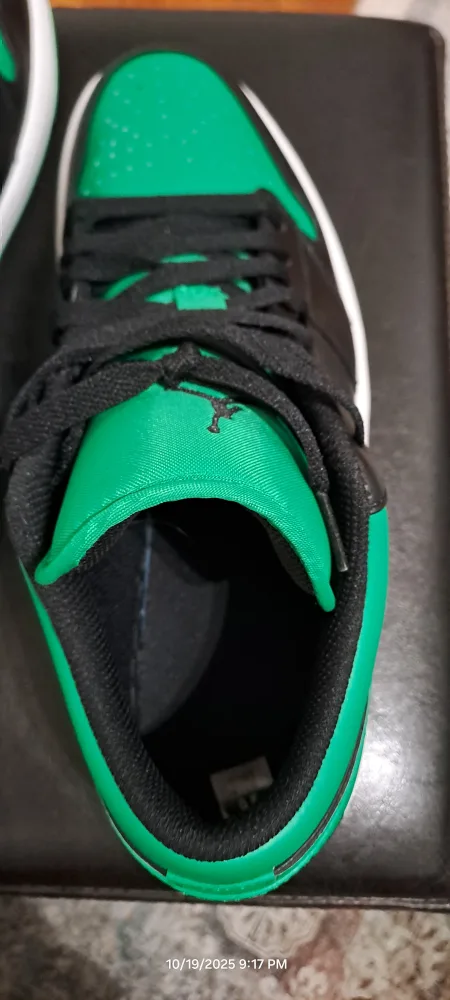 Air Jordan 1 Low Lucky Green Size 9.5 image indicator(3)
