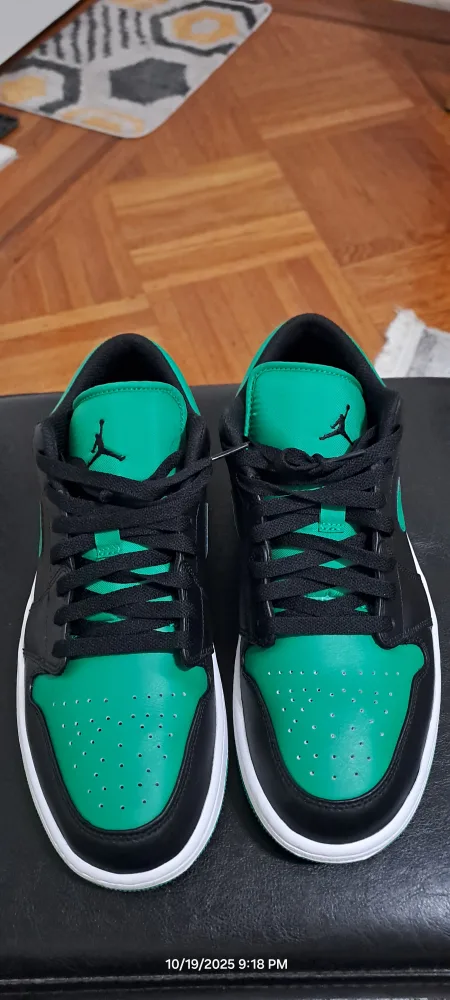 Air Jordan 1 Low Lucky Green Size 9.5 image indicator(4)