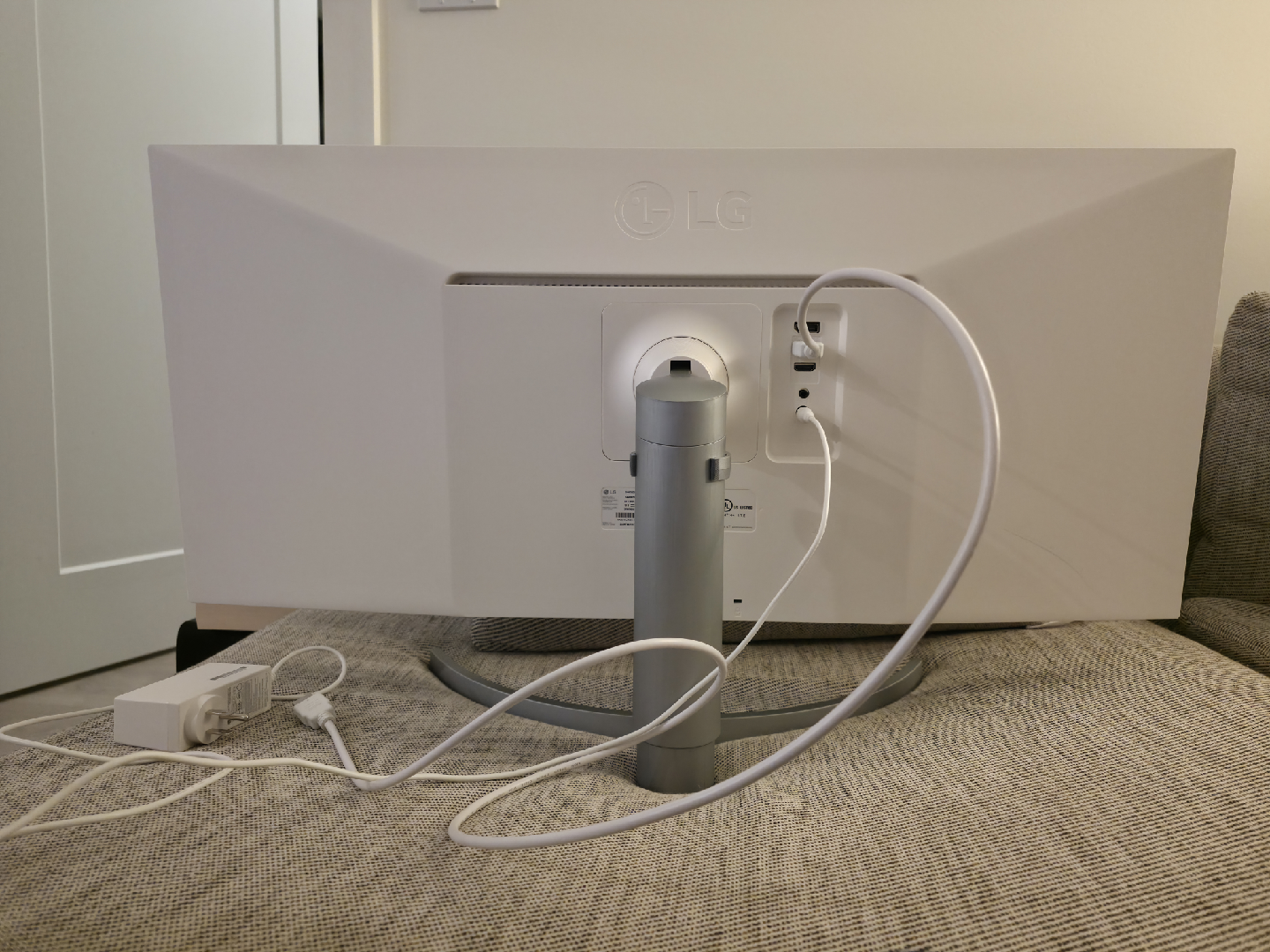 LG UltraWide 34WN650, a 34-inch monitor - photo 2