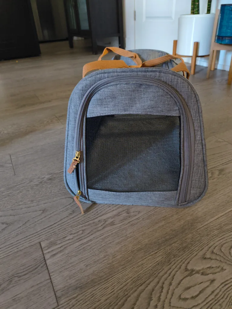 Sherpa Pet Carrier - Grey and Tan image indicator(2)