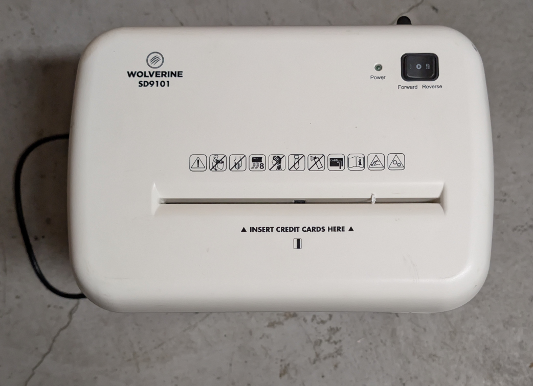 WOLVERINE 8-Sheet Super Micro Cut Shredder - photo 2