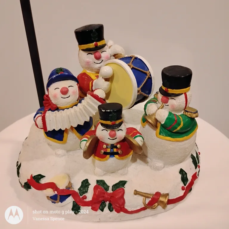 Traditions Christmas Candle Lamp Scene image indicator(3)