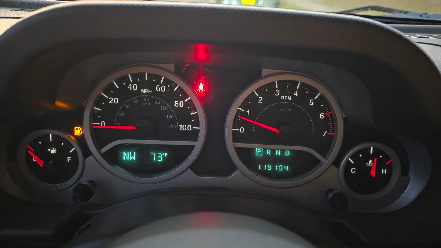 Jeep Wrangler Unlimited - Red image indicator(9)