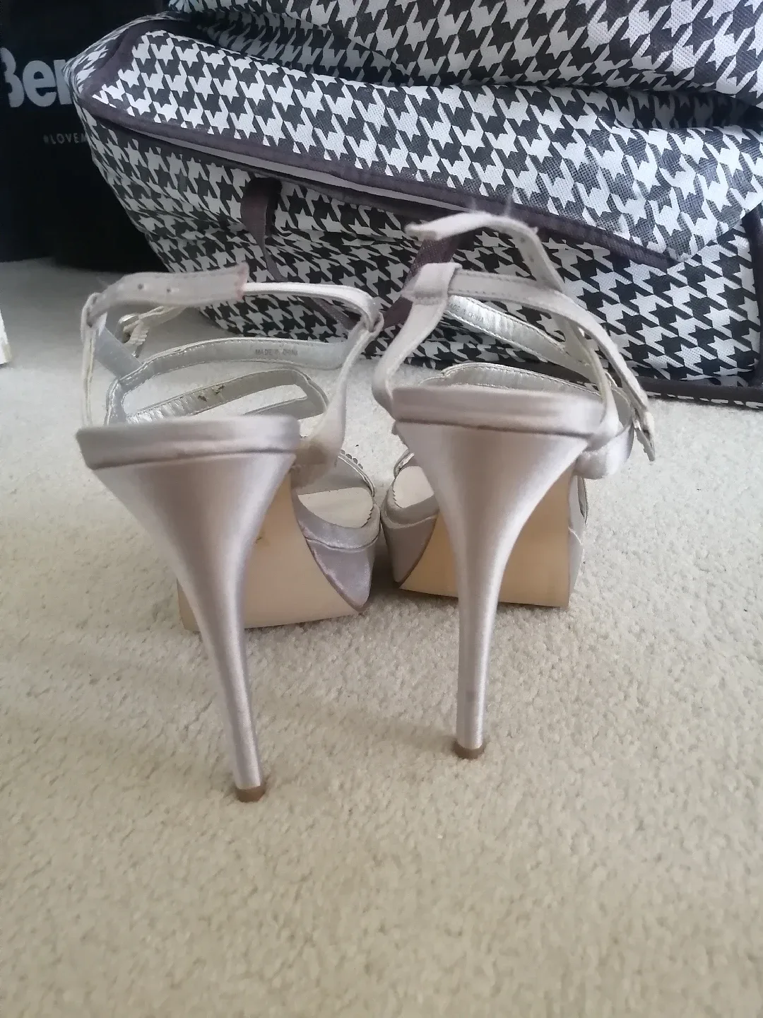 High Heeled Sandals image indicator(3)