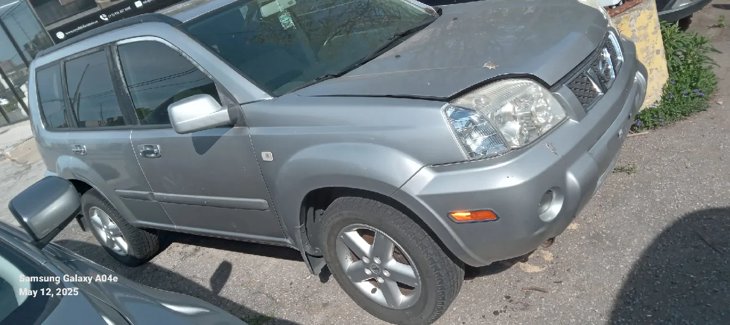 Nissan X-Trail SUV image indicator(2)