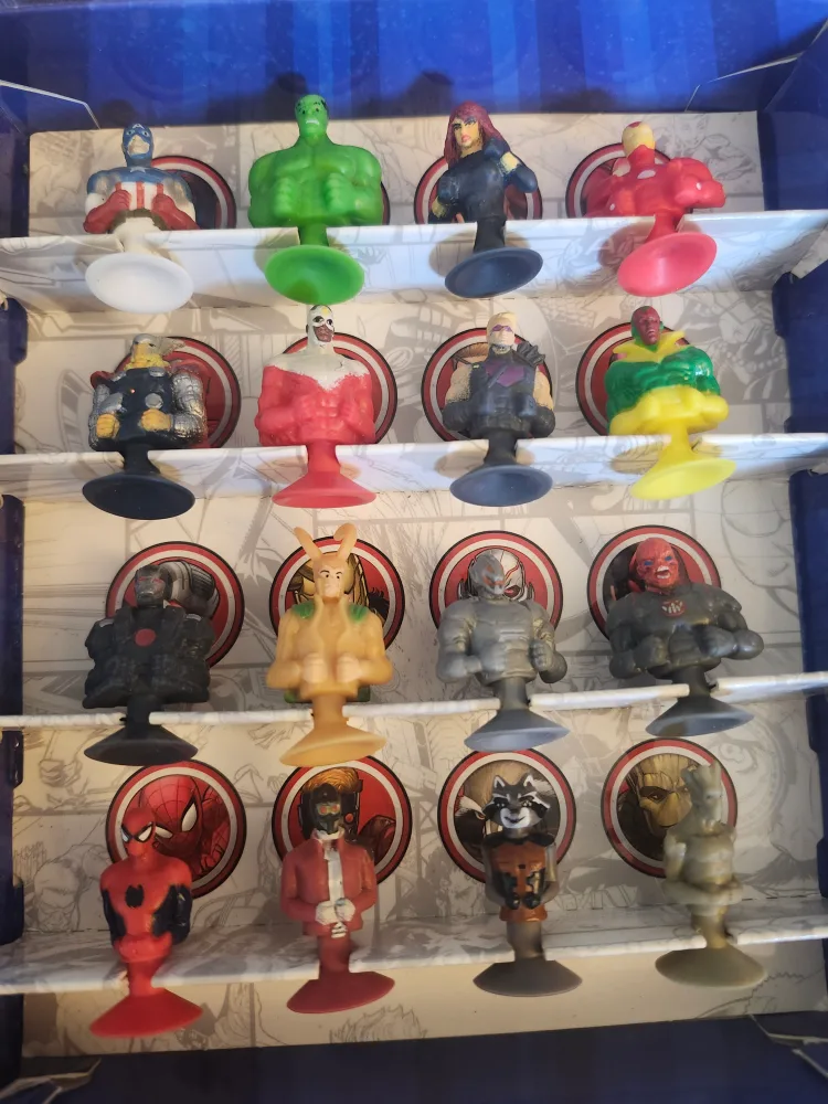 Marvel Mania Collectors Album with Figures image indicator(3)