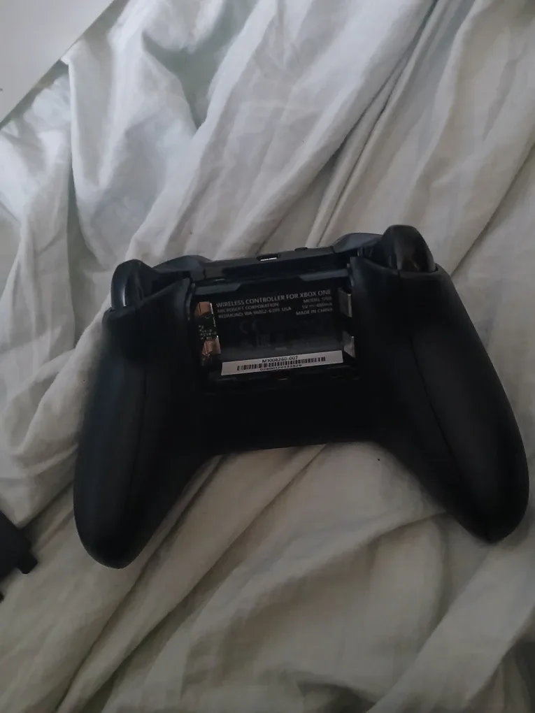 Xbox One Wireless Controller - Black image indicator(5)