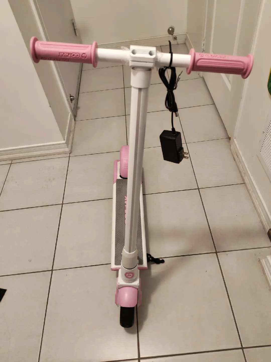 GOTRAX Pink Electric Scooter image indicator(4)