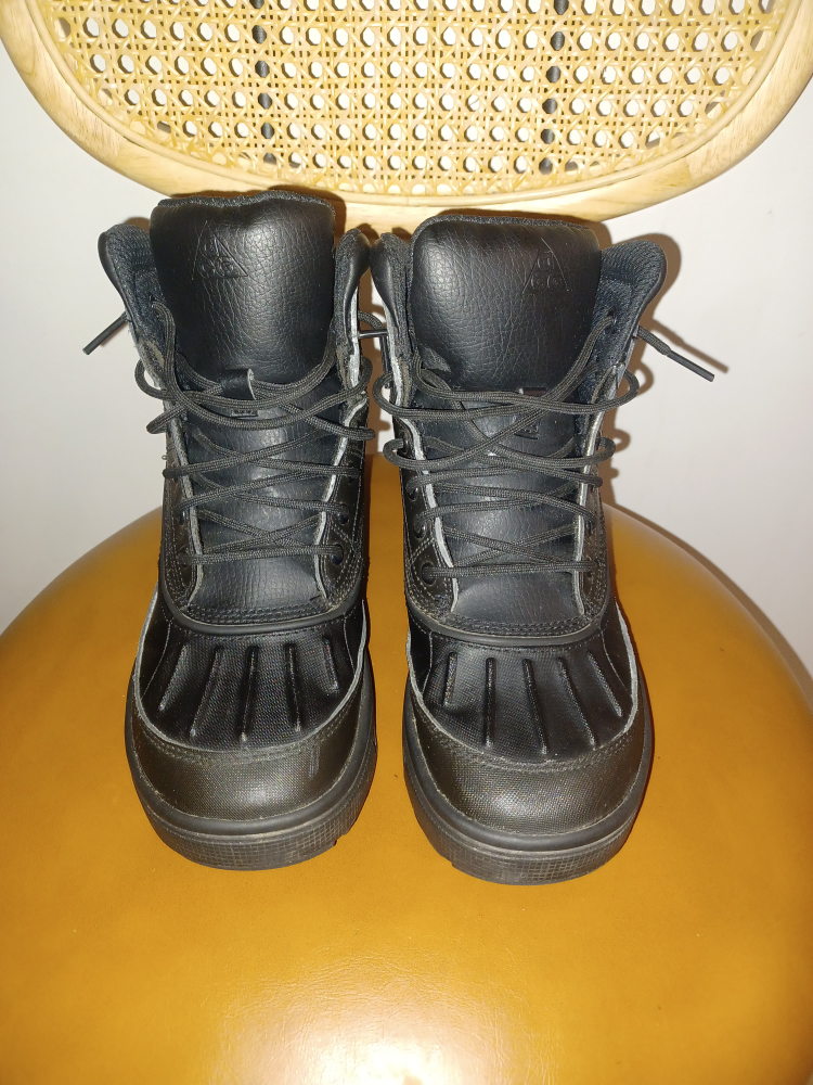 Nike Duck Boots - Size 4.5 Youth