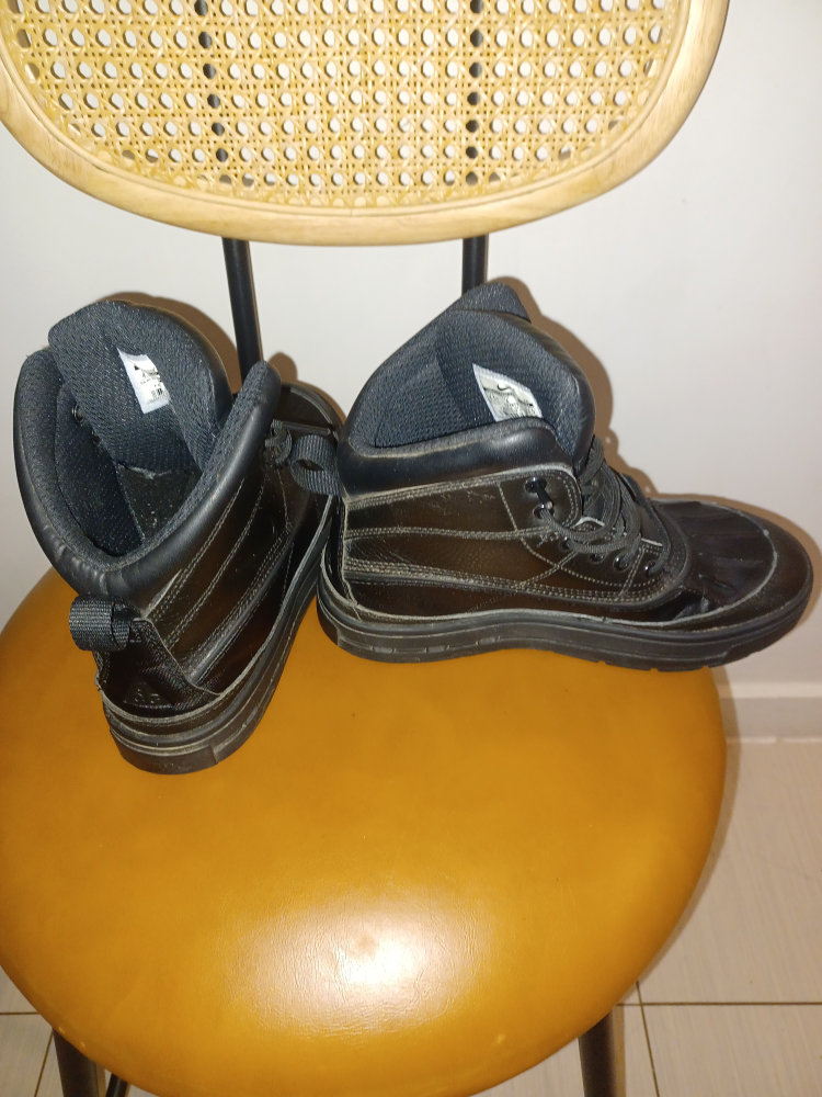 Nike Duck Boots - Size 4.5 Youth - photo 2