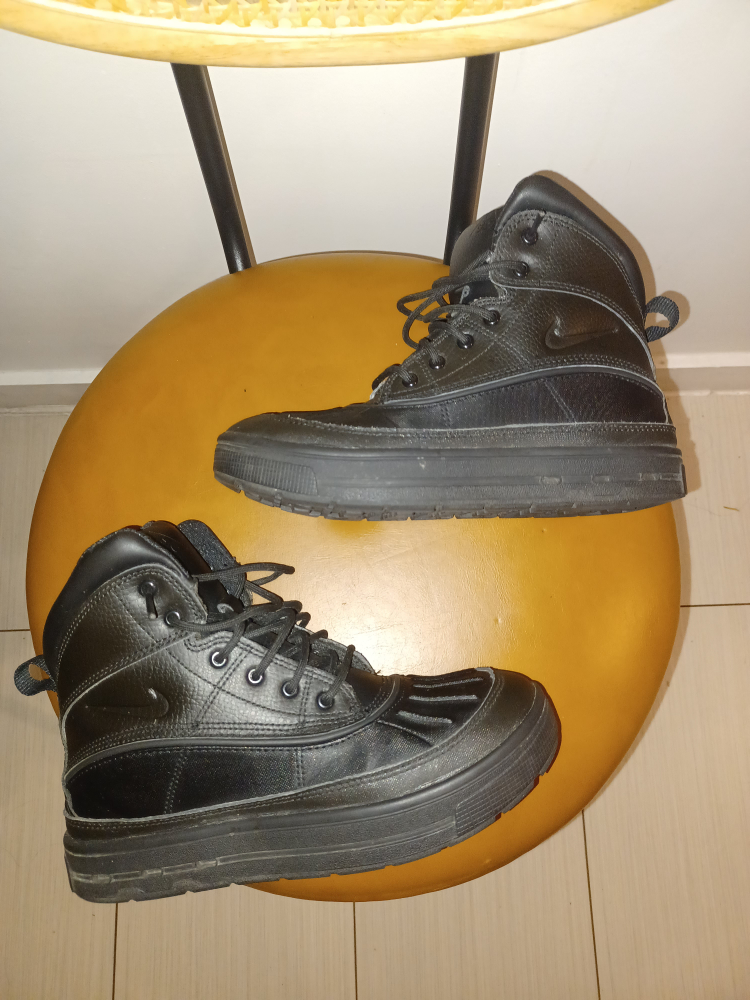 Nike Duck Boots - Size 4.5 Youth - photo 3