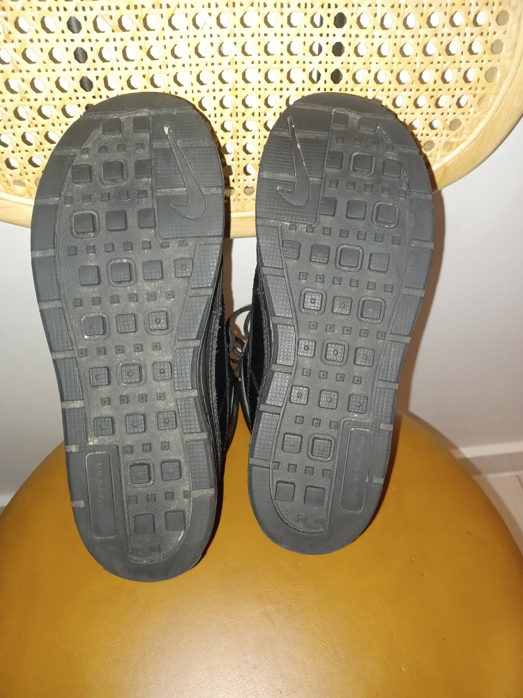 Nike Duck Boots - Size 4.5 Youth - photo 4