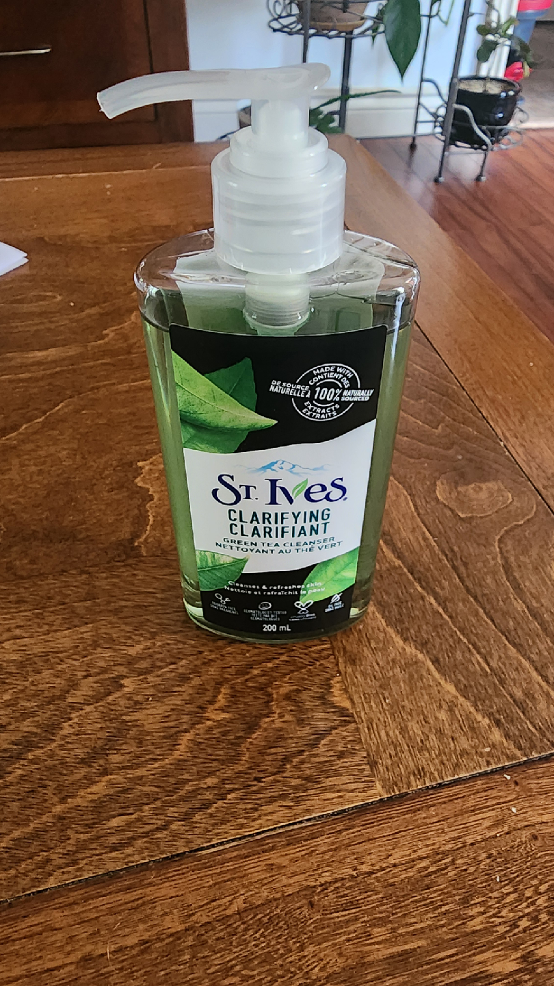St. Ives Clarifying Green Tea Cleanser - 200ml