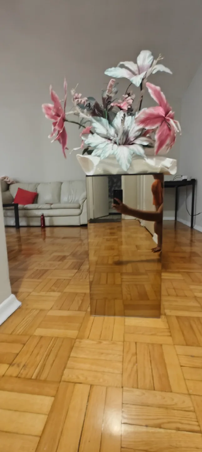 Mirror Pedestal Display Table with flowervase image indicator(2)