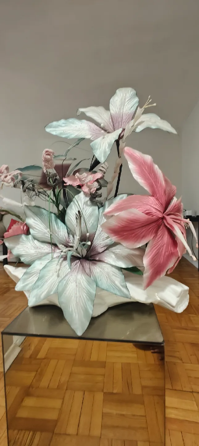 Mirror Pedestal Display Table with flowervase image indicator(3)