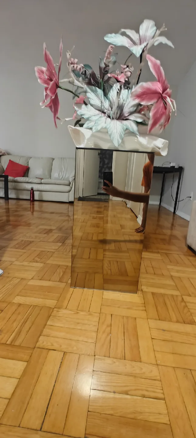 Mirror Pedestal Display Table with flowervase image indicator(5)