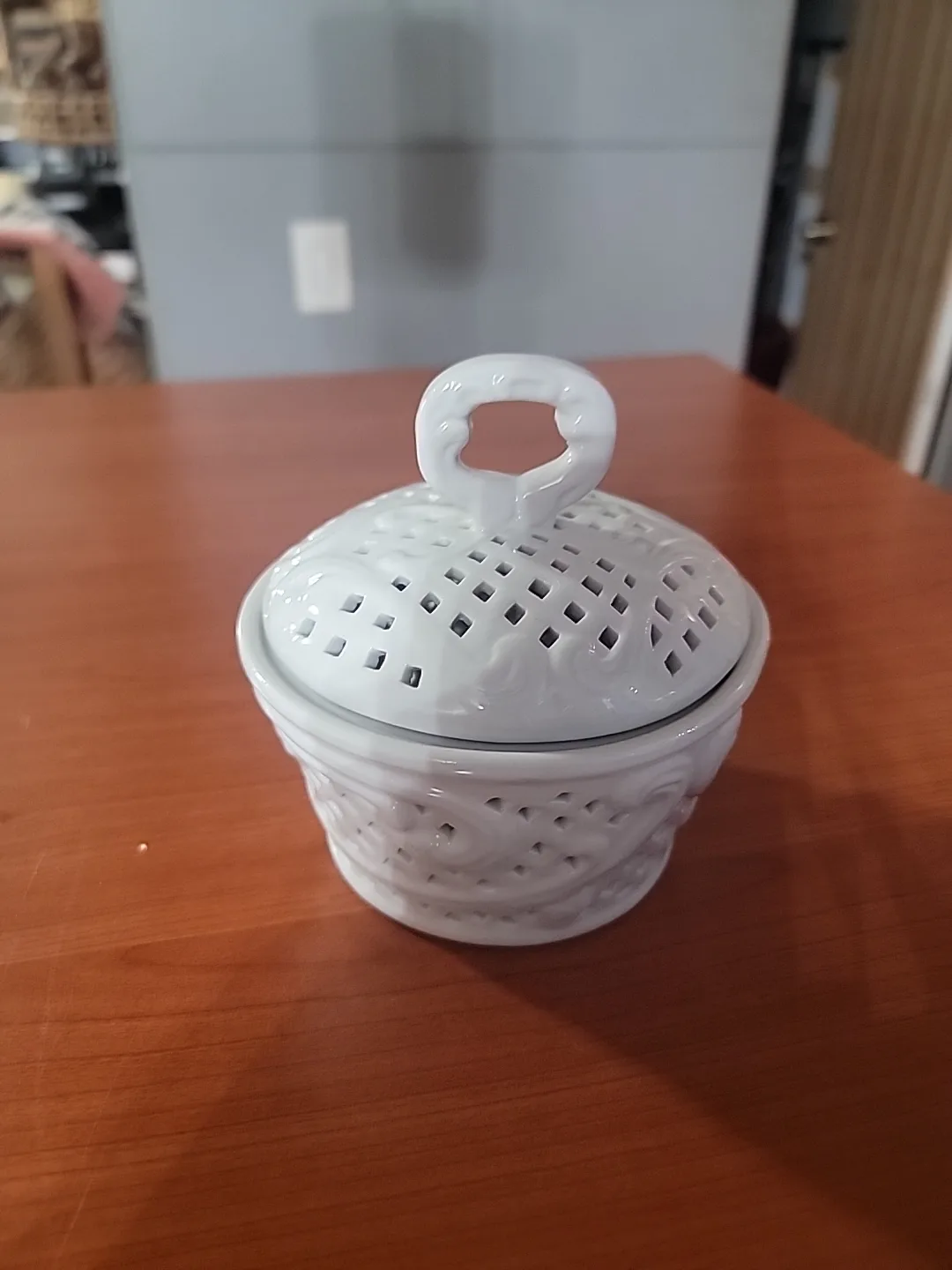 RR Treasures Porcelain Swan Covered Dish image indicator(10)