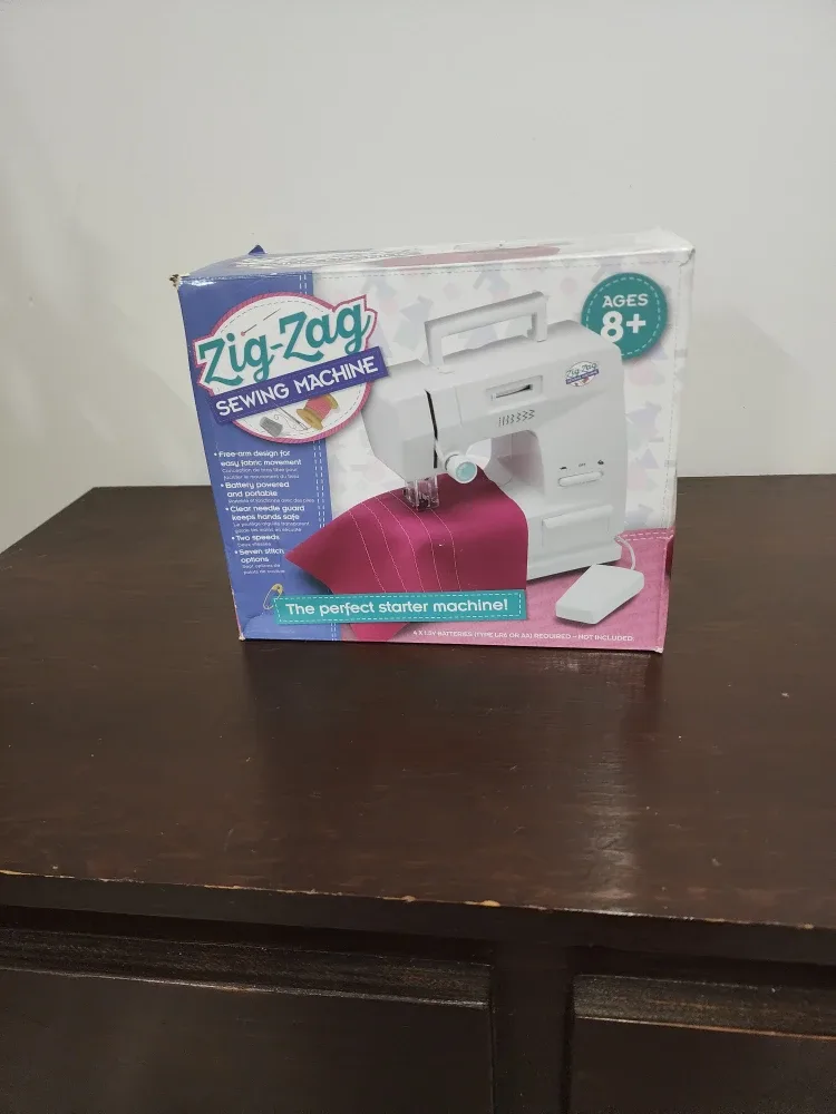 Zig-Zag Sewing Machine - Perfect Starter Machine! thumbnail