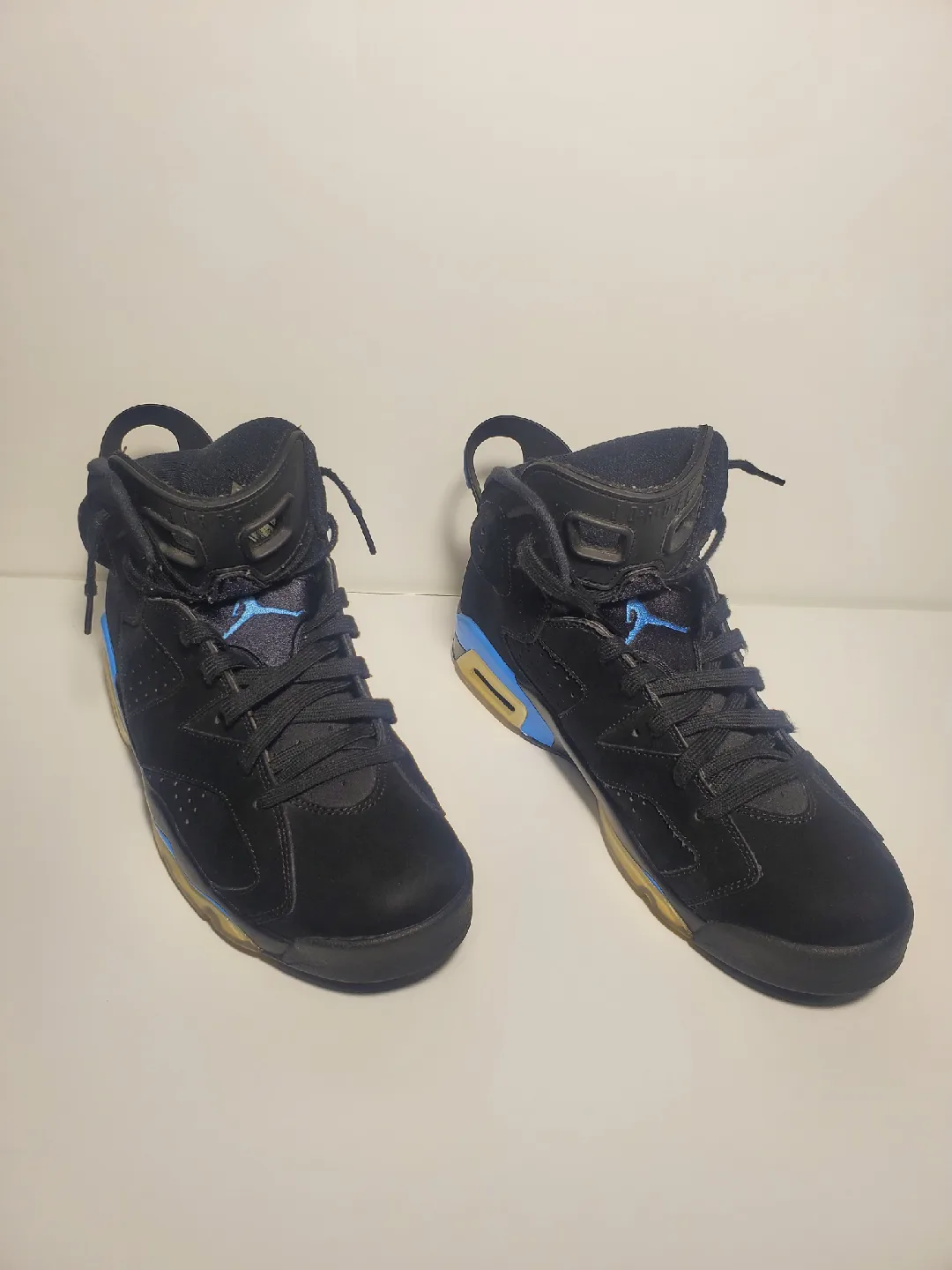 Men’s Jordan 6 Retro UNC 384664-006 Size 11.5 image indicator(7)