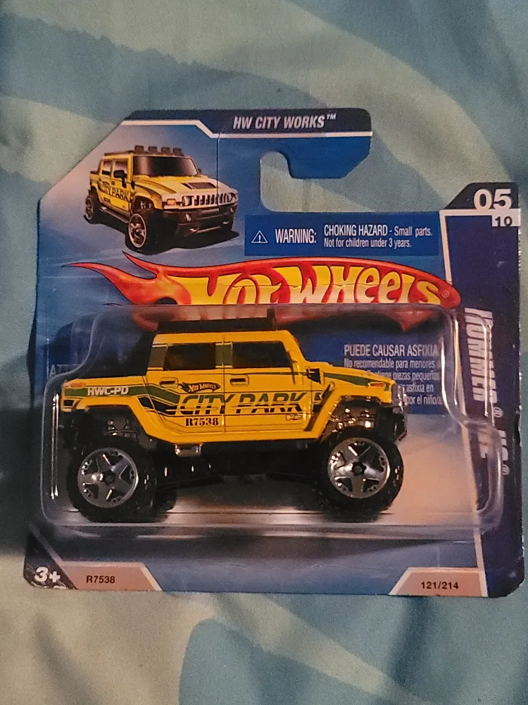 Hot Wheels Hummer H2 Yellow City Park thumbnail