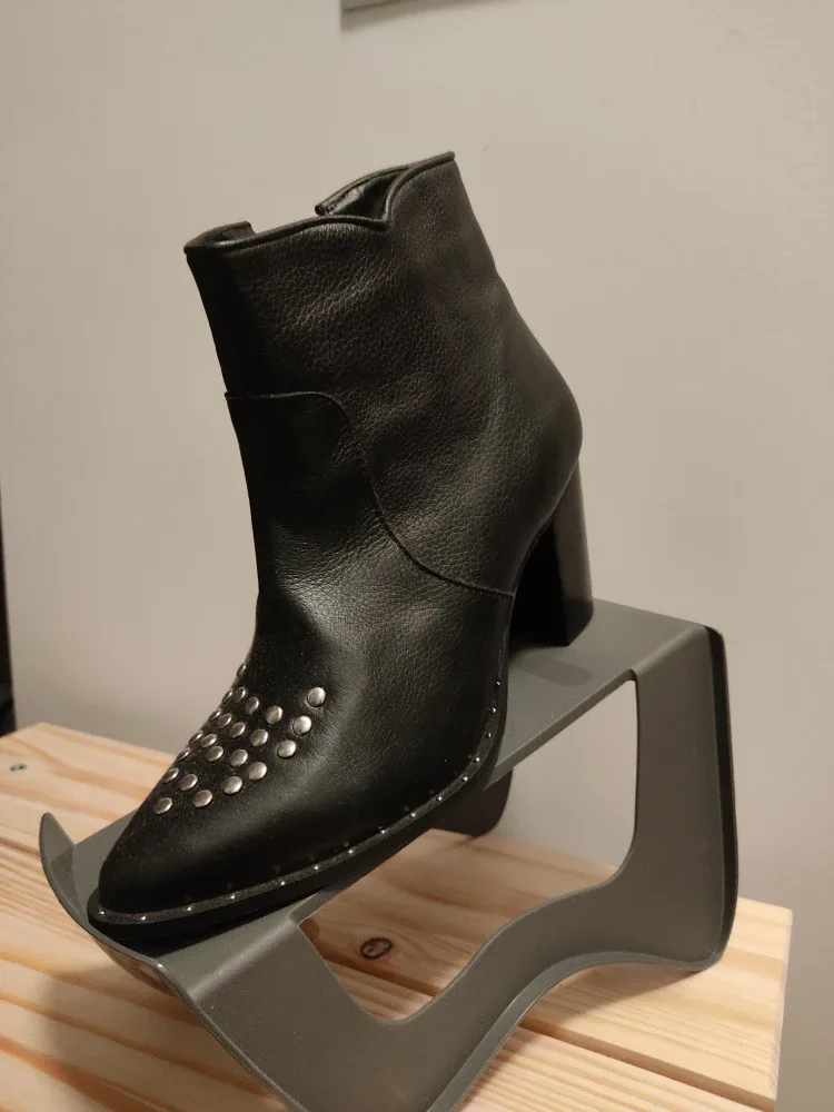 Black real Leather Boots, Size 6 - NafNaf Paris image indicator(2)