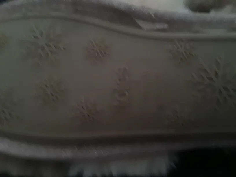 totes size medium 7 -8 image indicator(2)