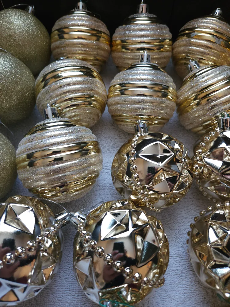 Gold Christmas Ornaments - Mixed Styles - 45 image indicator(5)