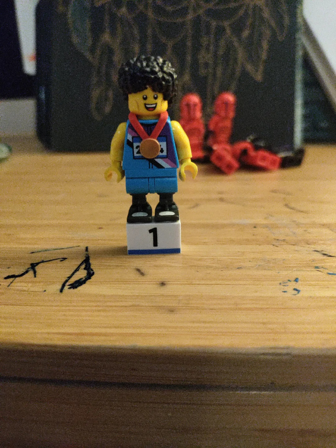 Paralympic Runner Lego Minifigure with Medal image indicator(2)