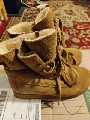 bearpaw winter boots girls size 6 image indicator(2)