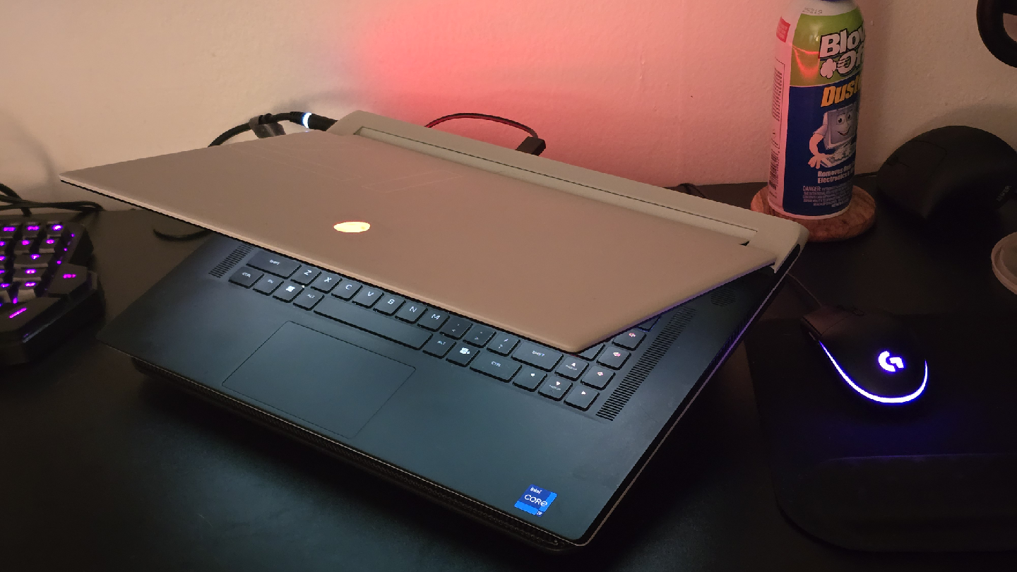 Alienware x17 R2 Gaming Laptop - 1.86 TB SSD, 32 GB RAM - photo 2
