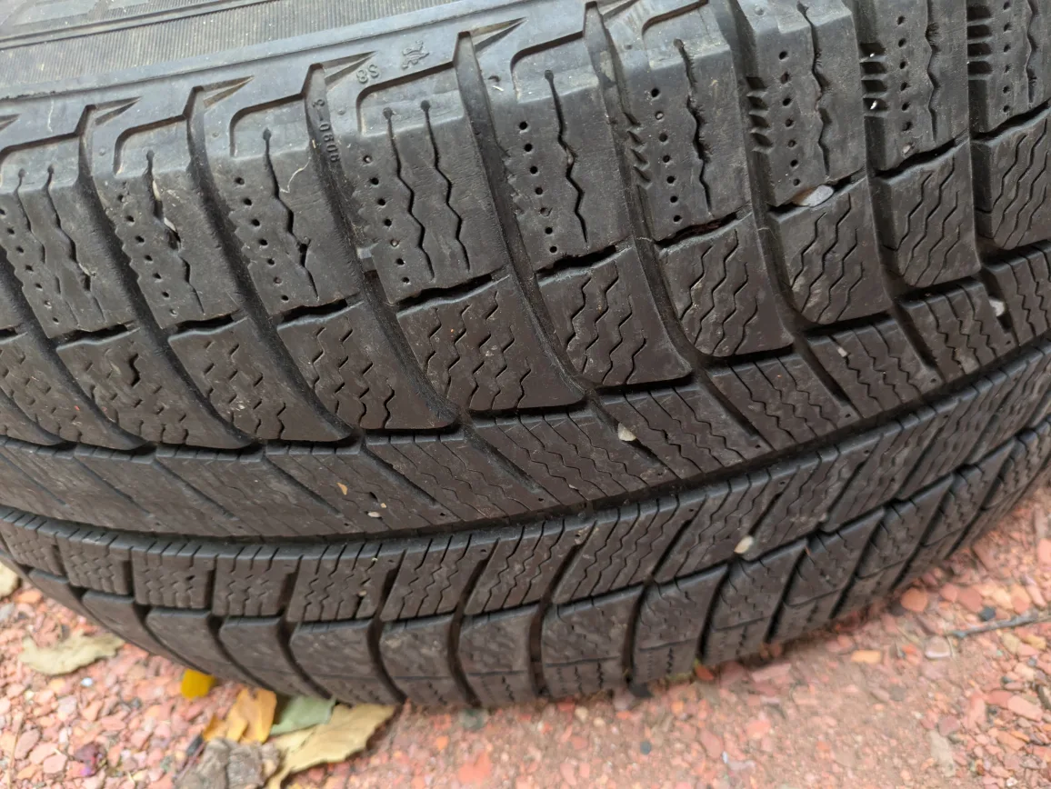 Michelin 235/55R17 Tire, 4 tires image indicator(4)