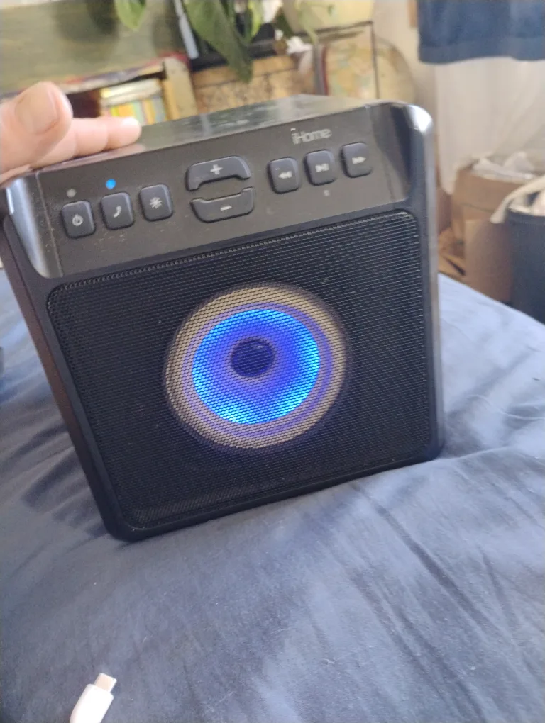 iHome Portable Speaker image indicator(3)