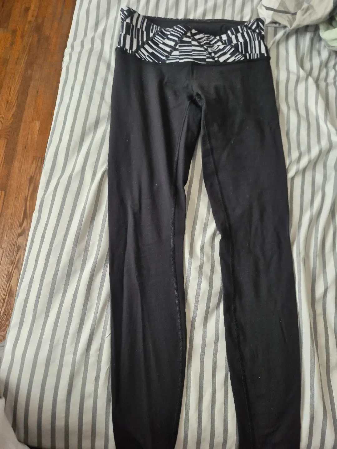 Lululemon size 4 thumbnail