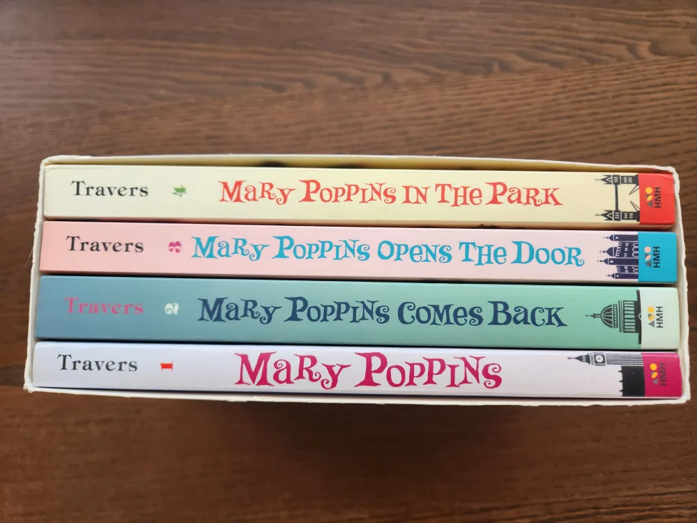 Mary Poppins box set (4 books) image indicator(2)
