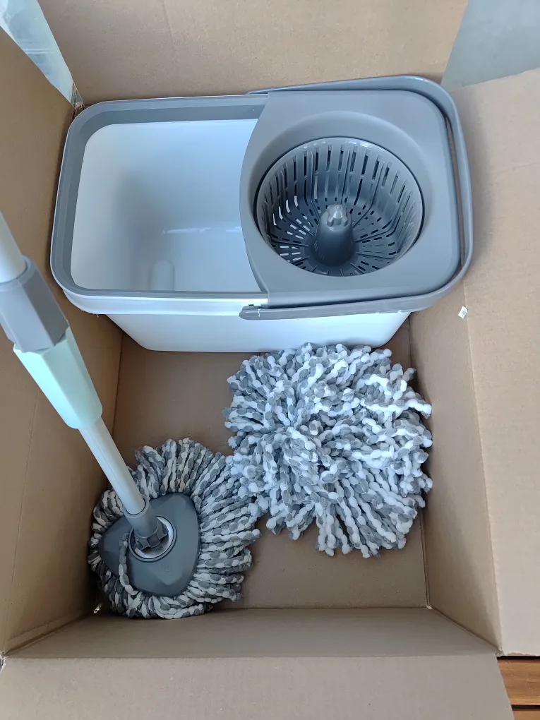 Spin mop with extra new head