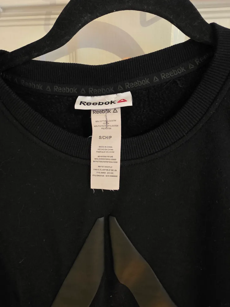 Reebok Black Crewneck Sweatshirt - Size S image indicator(2)