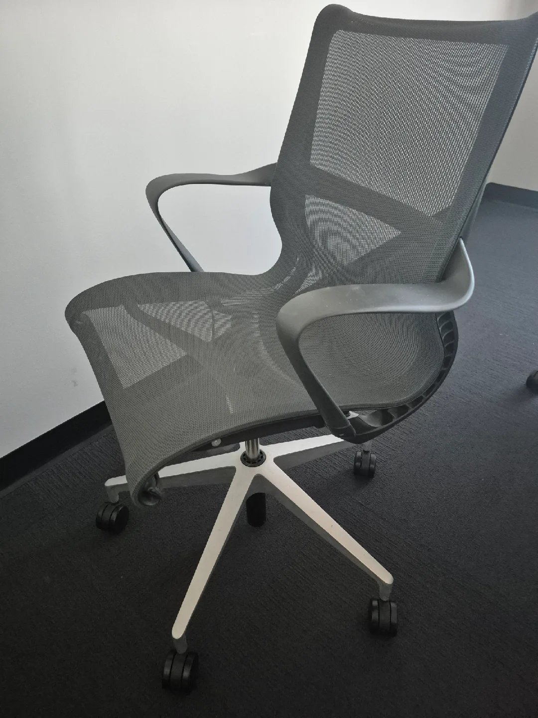Ergonomic Mesh Office Chair - Grey image indicator(4)