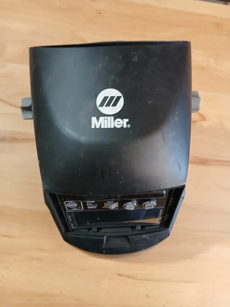 Miller Classic Series Welding Helmet image indicator(2)