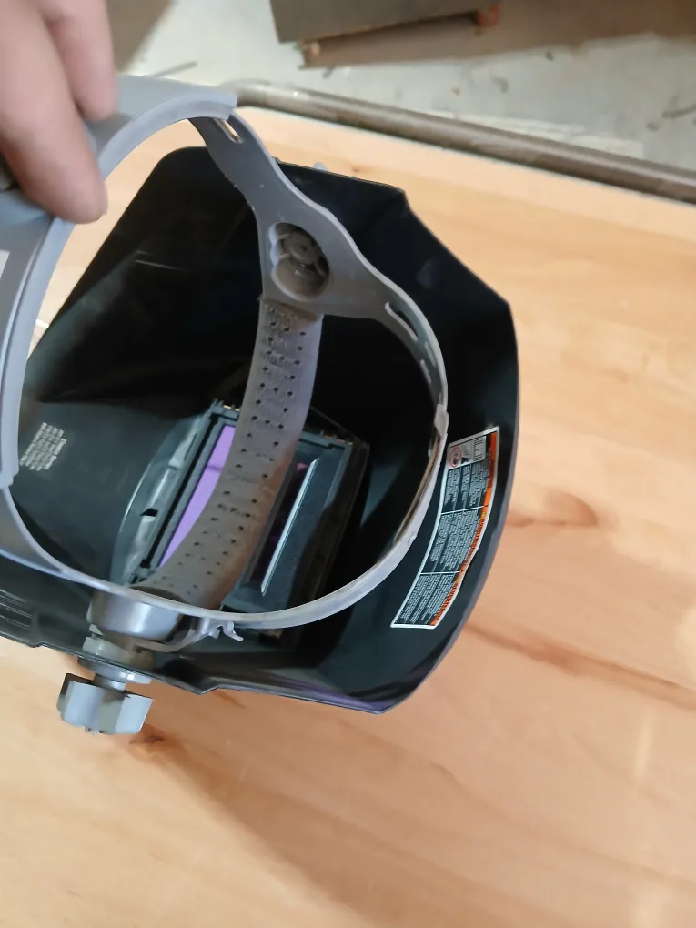 Miller Classic Series Welding Helmet image indicator(5)