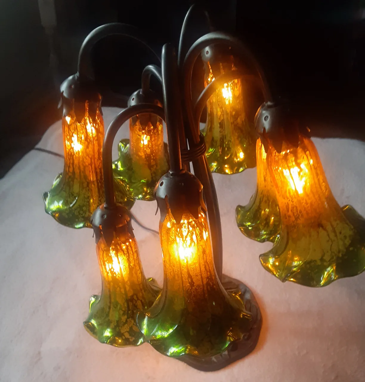 Floral Style Accent Table Lamp image indicator(8)