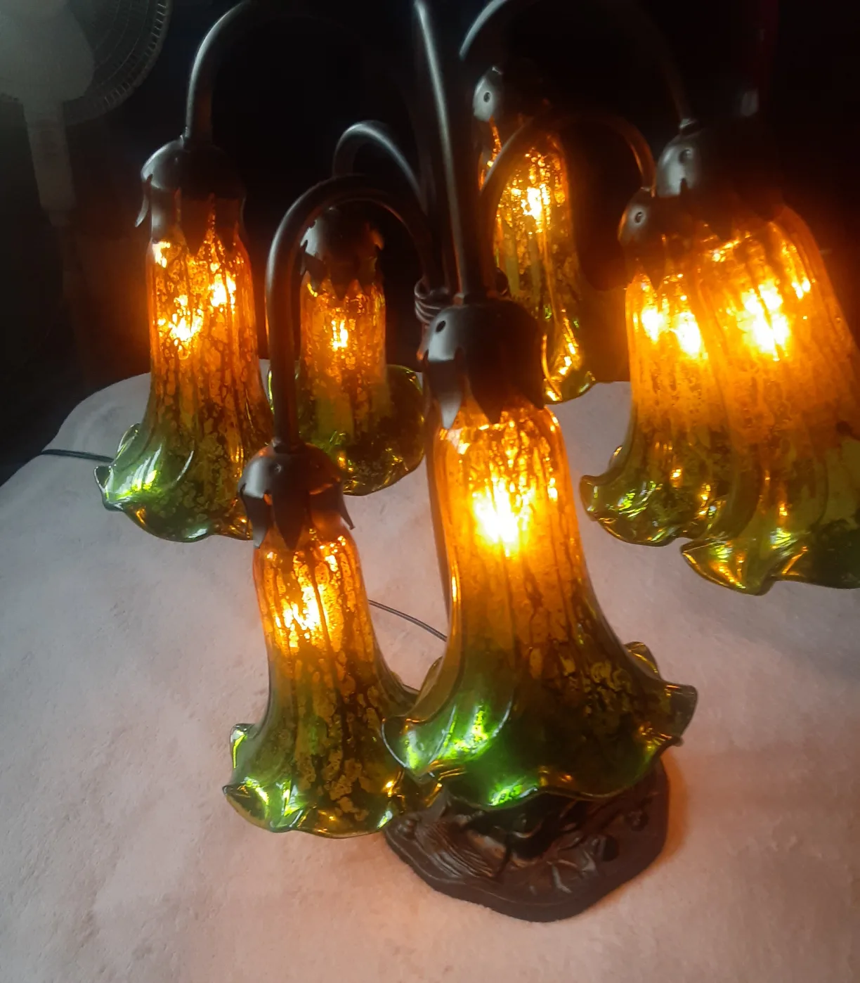 Floral Style Accent Table Lamp image indicator(9)