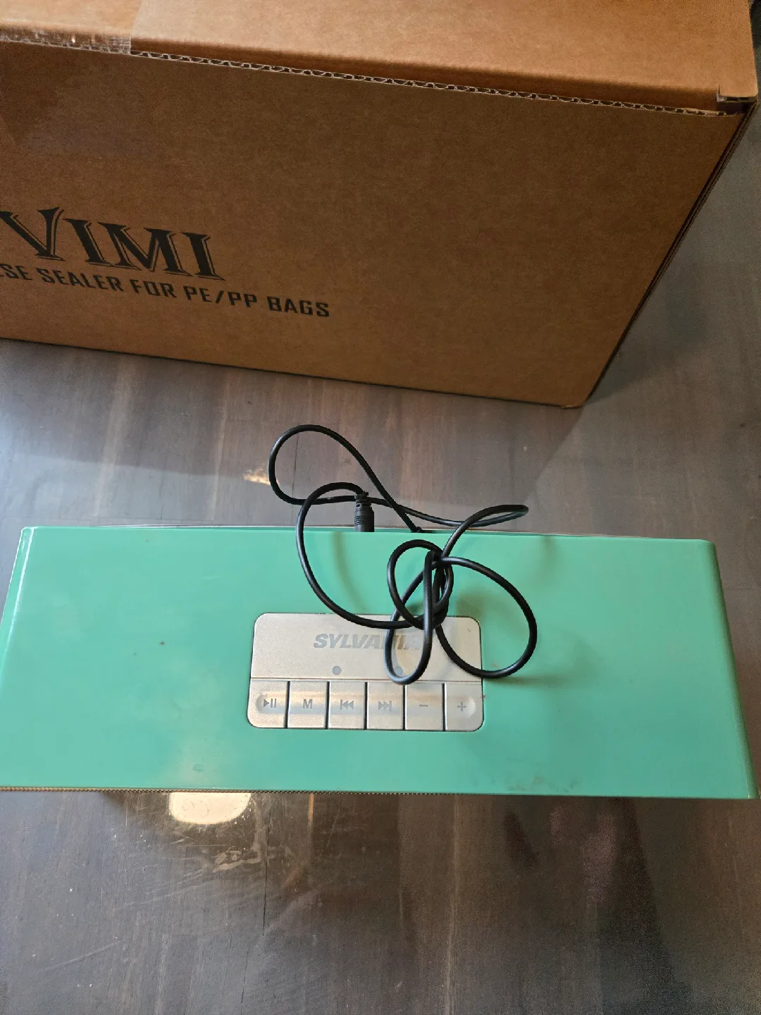 Sylvania SP672 Green Wireless Speaker image indicator(2)