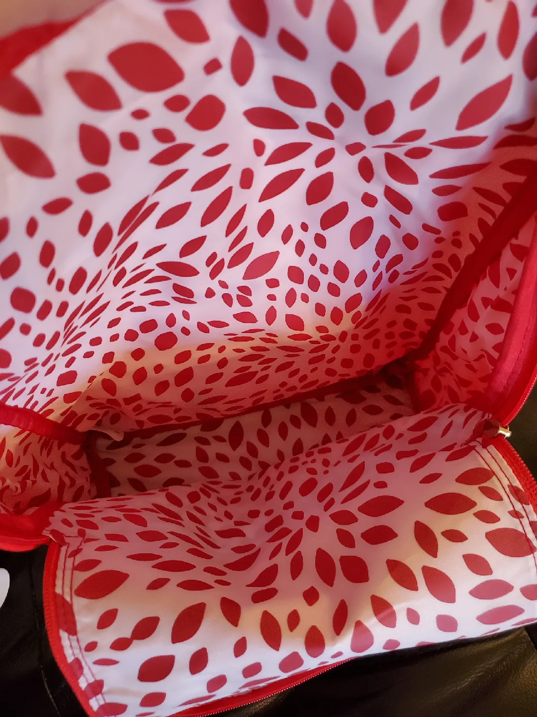 Clarins Red Backpack image indicator(4)