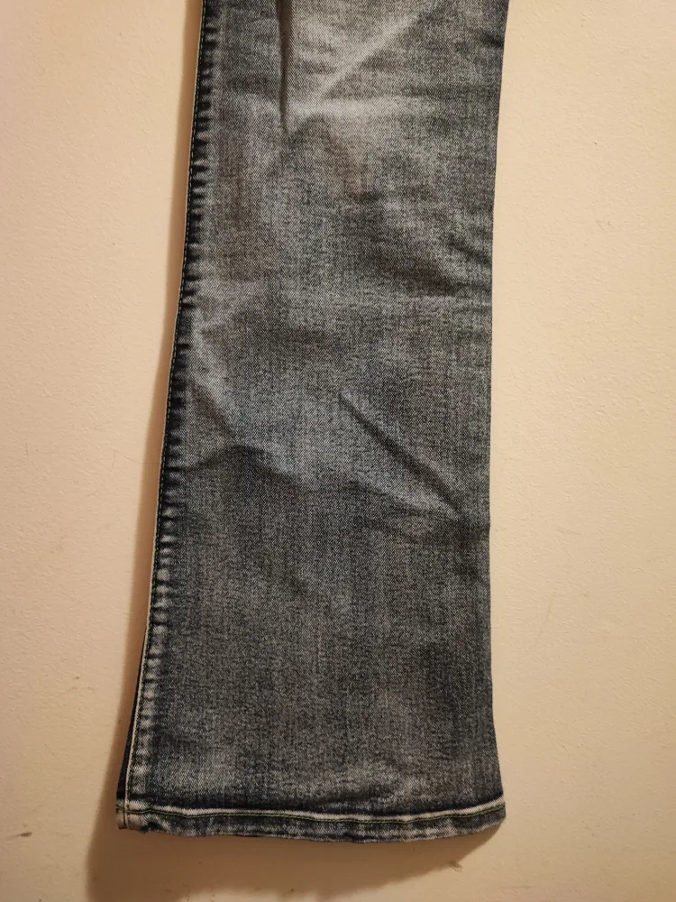 XINWEIVE Low Waist Flare Jeans, Size 3 image indicator(5)