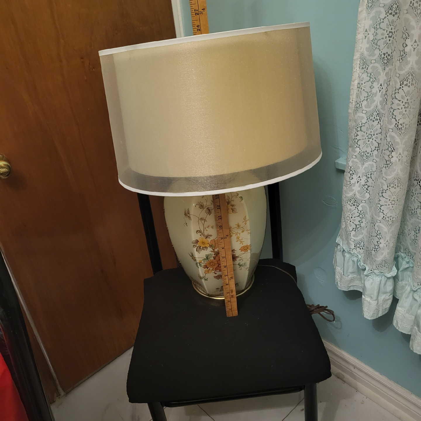 Vintage Floral Table Lamp